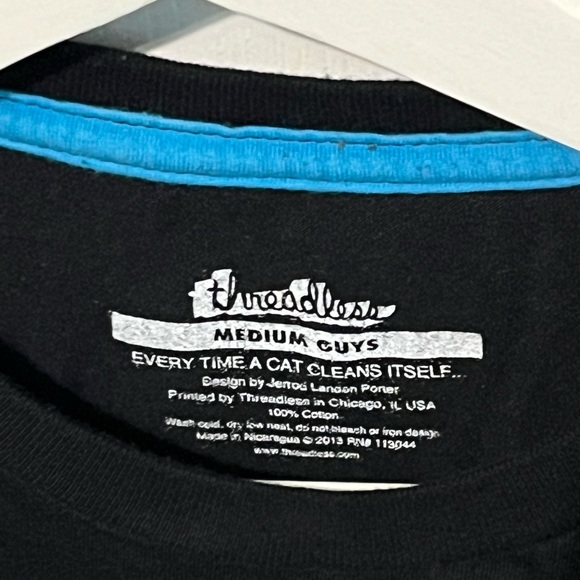 Threadless black white and red cat tshirt- size M - Picture 3 of 3